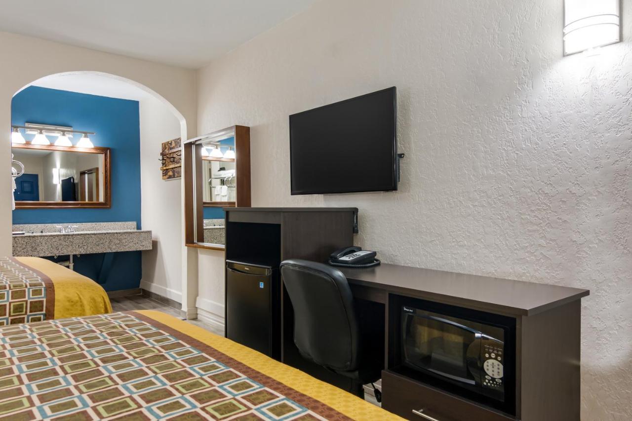 Rodeway Inn Broken Bow-Hochatown Экстерьер фото