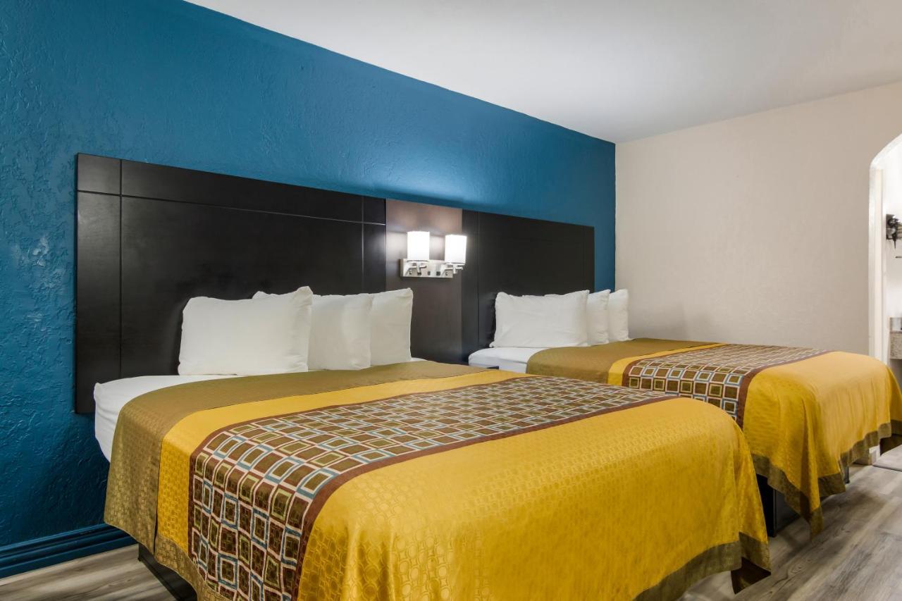 Rodeway Inn Broken Bow-Hochatown Экстерьер фото