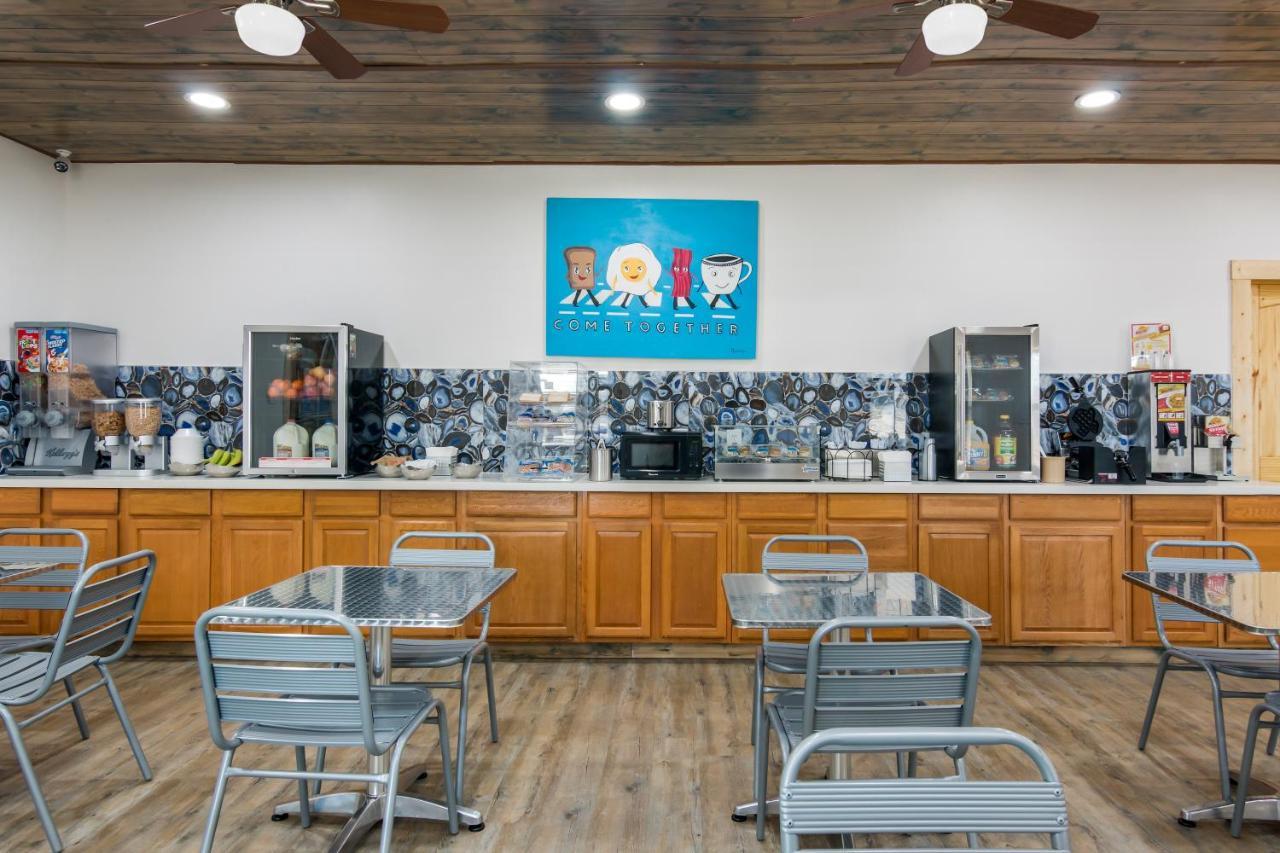 Rodeway Inn Broken Bow-Hochatown Экстерьер фото