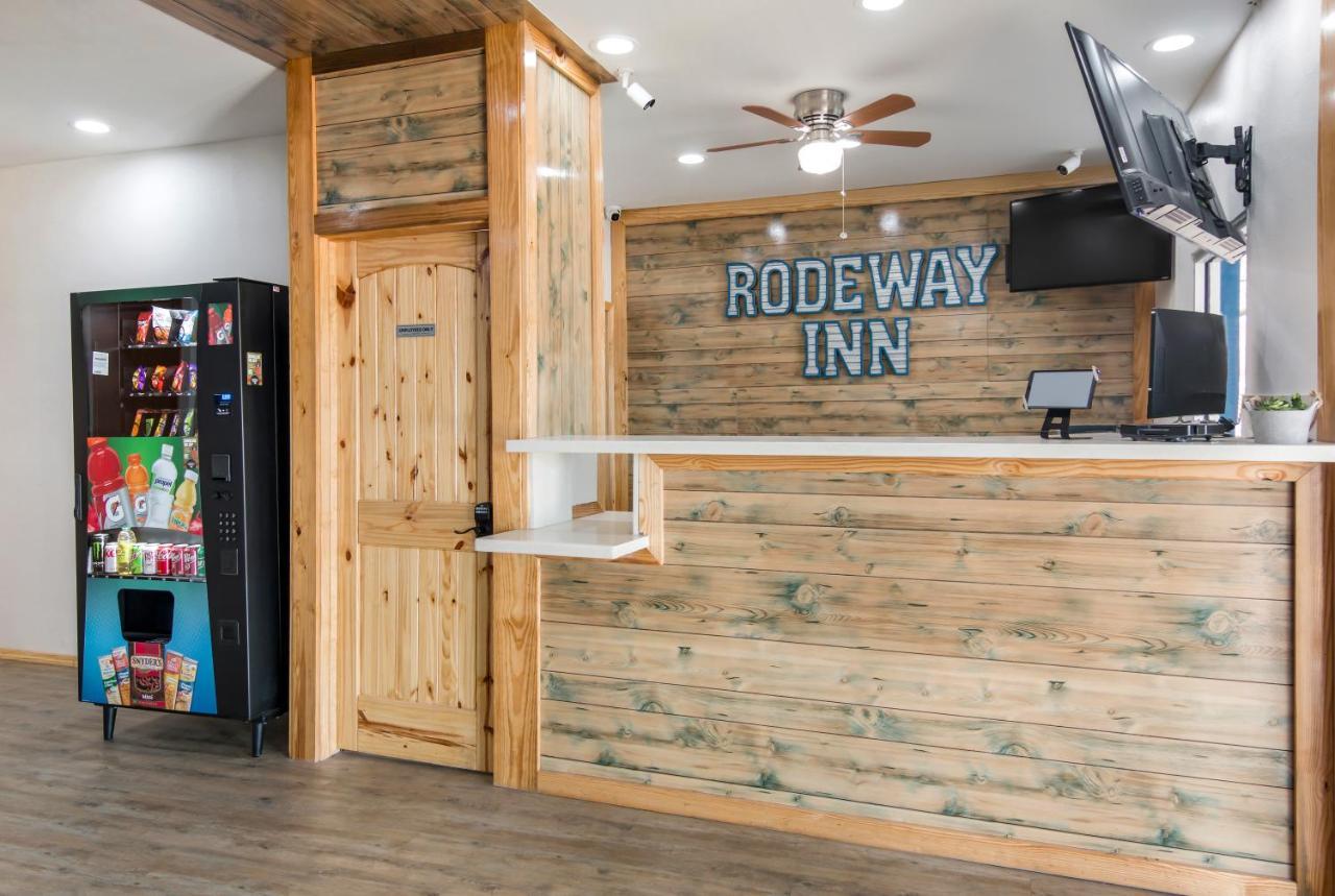 Rodeway Inn Broken Bow-Hochatown Экстерьер фото