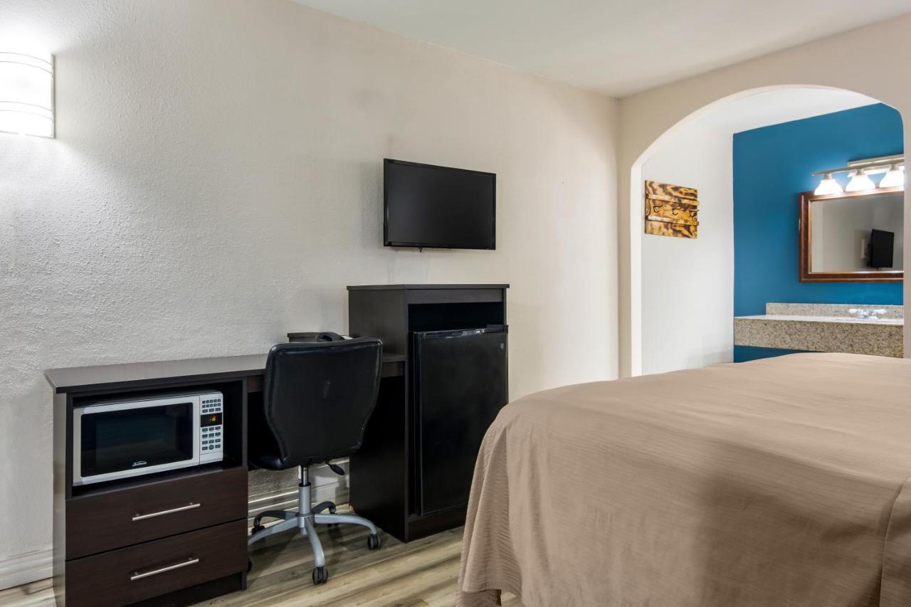 Rodeway Inn Broken Bow-Hochatown Экстерьер фото