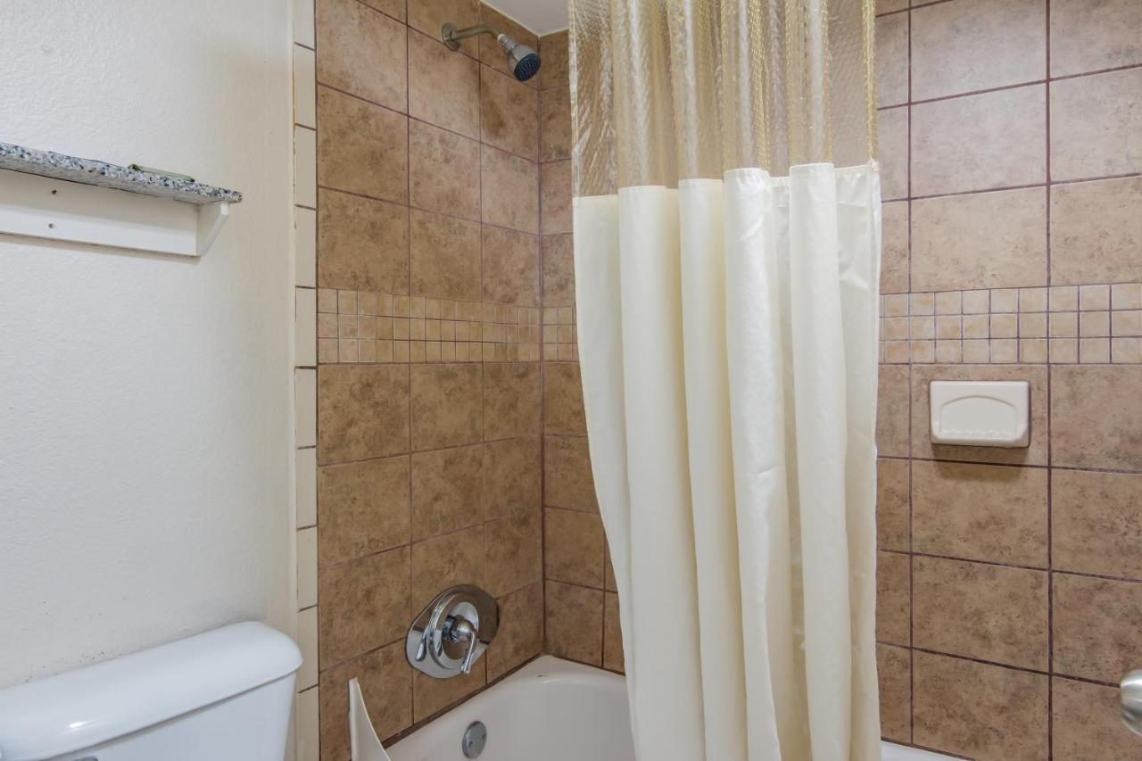 Rodeway Inn Broken Bow-Hochatown Экстерьер фото