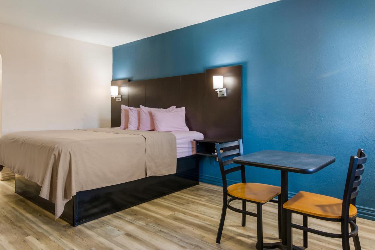 Rodeway Inn Broken Bow-Hochatown Экстерьер фото