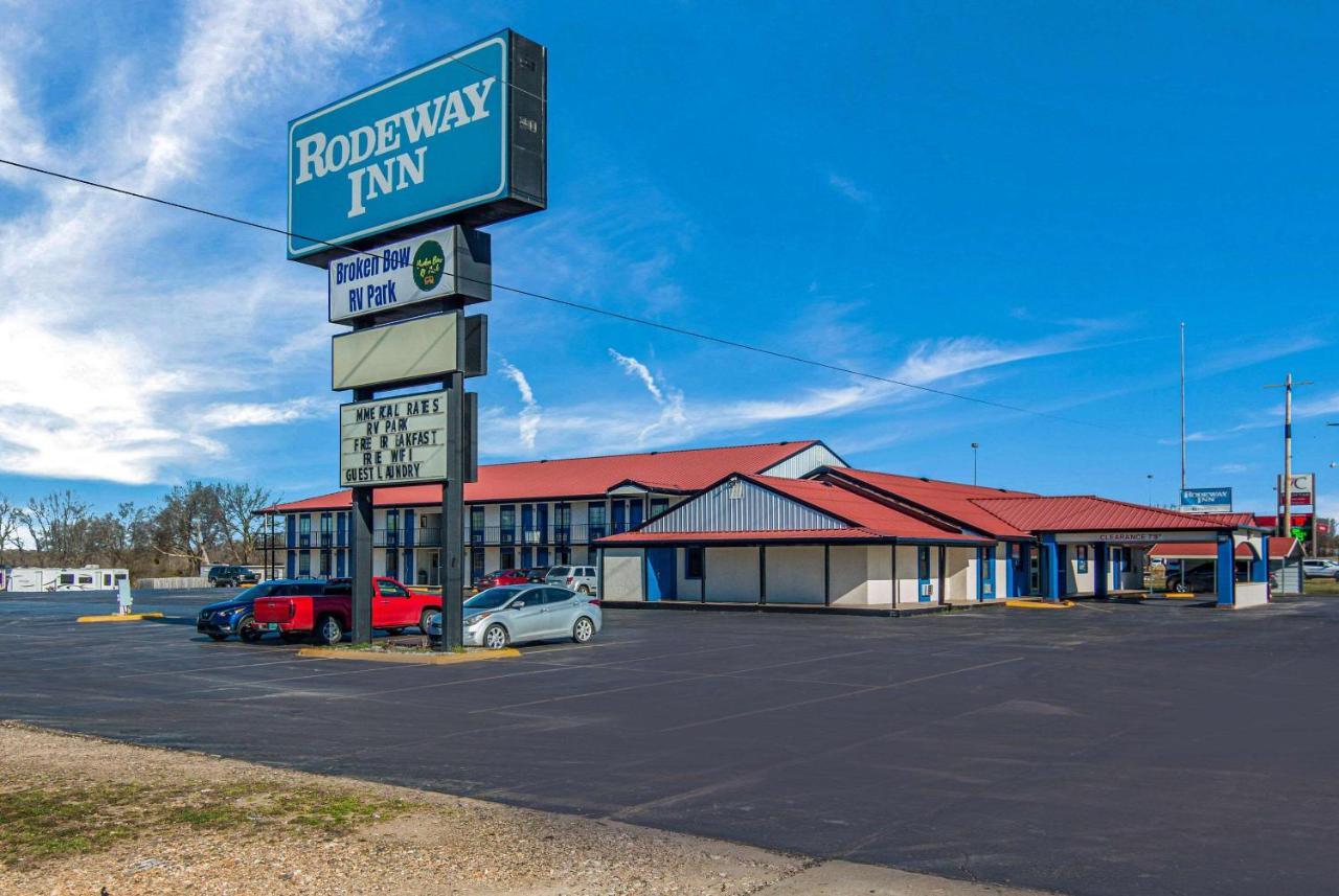 Rodeway Inn Broken Bow-Hochatown Экстерьер фото