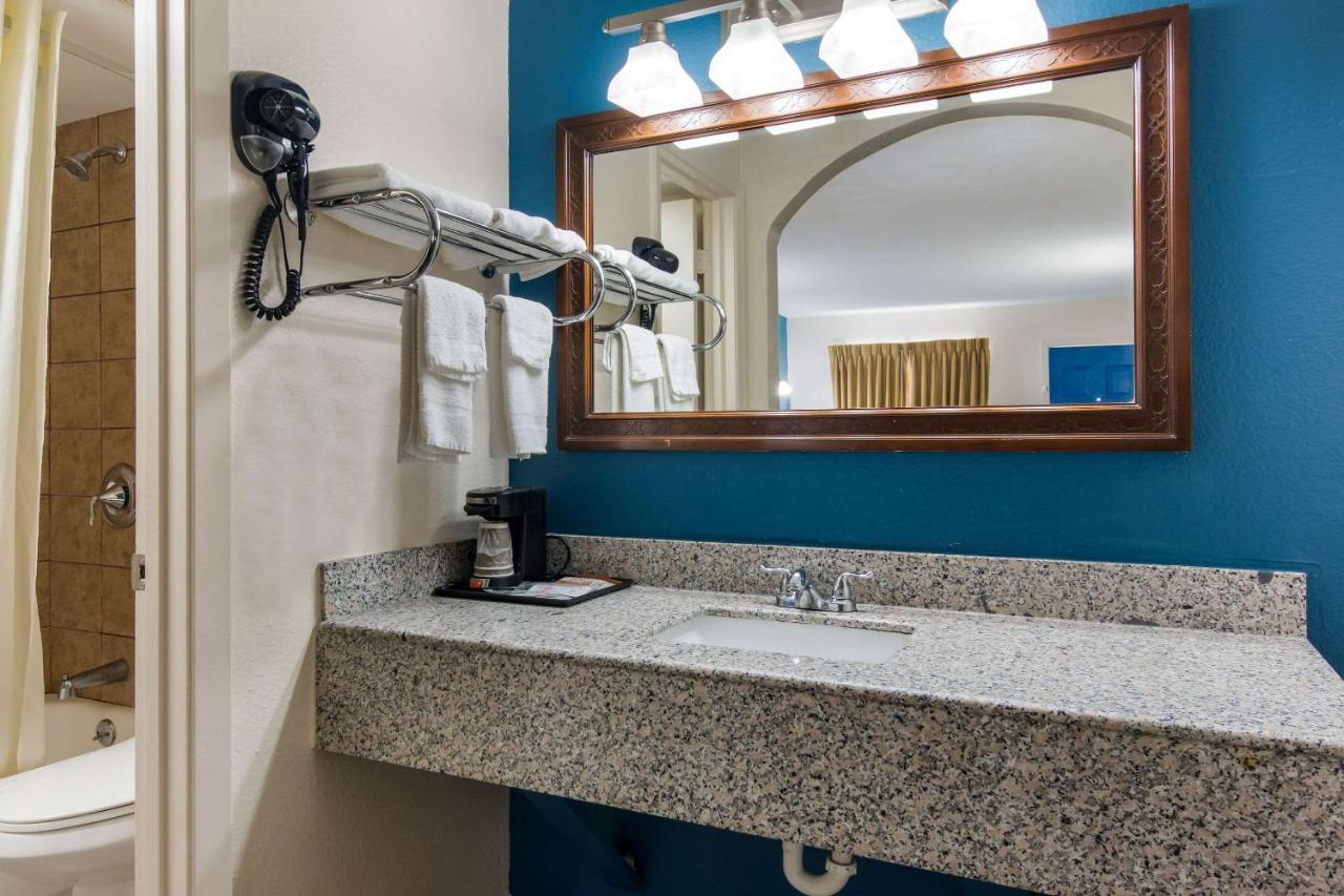 Rodeway Inn Broken Bow-Hochatown Экстерьер фото