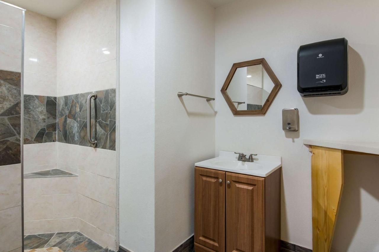 Rodeway Inn Broken Bow-Hochatown Экстерьер фото