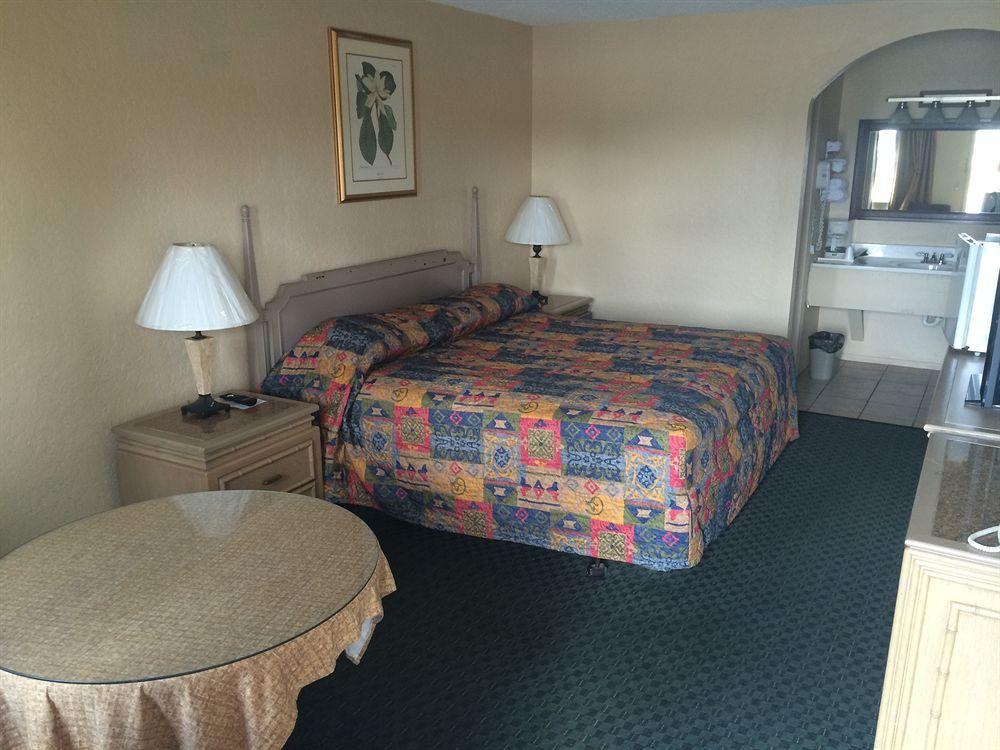Rodeway Inn Broken Bow-Hochatown Экстерьер фото