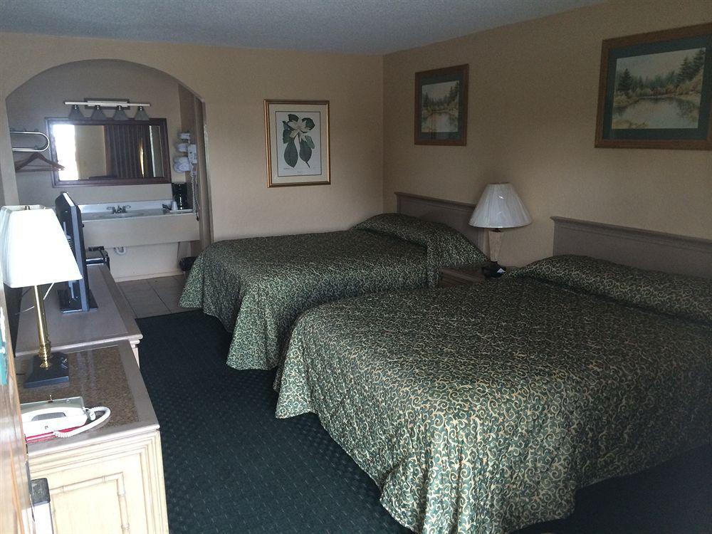Rodeway Inn Broken Bow-Hochatown Экстерьер фото