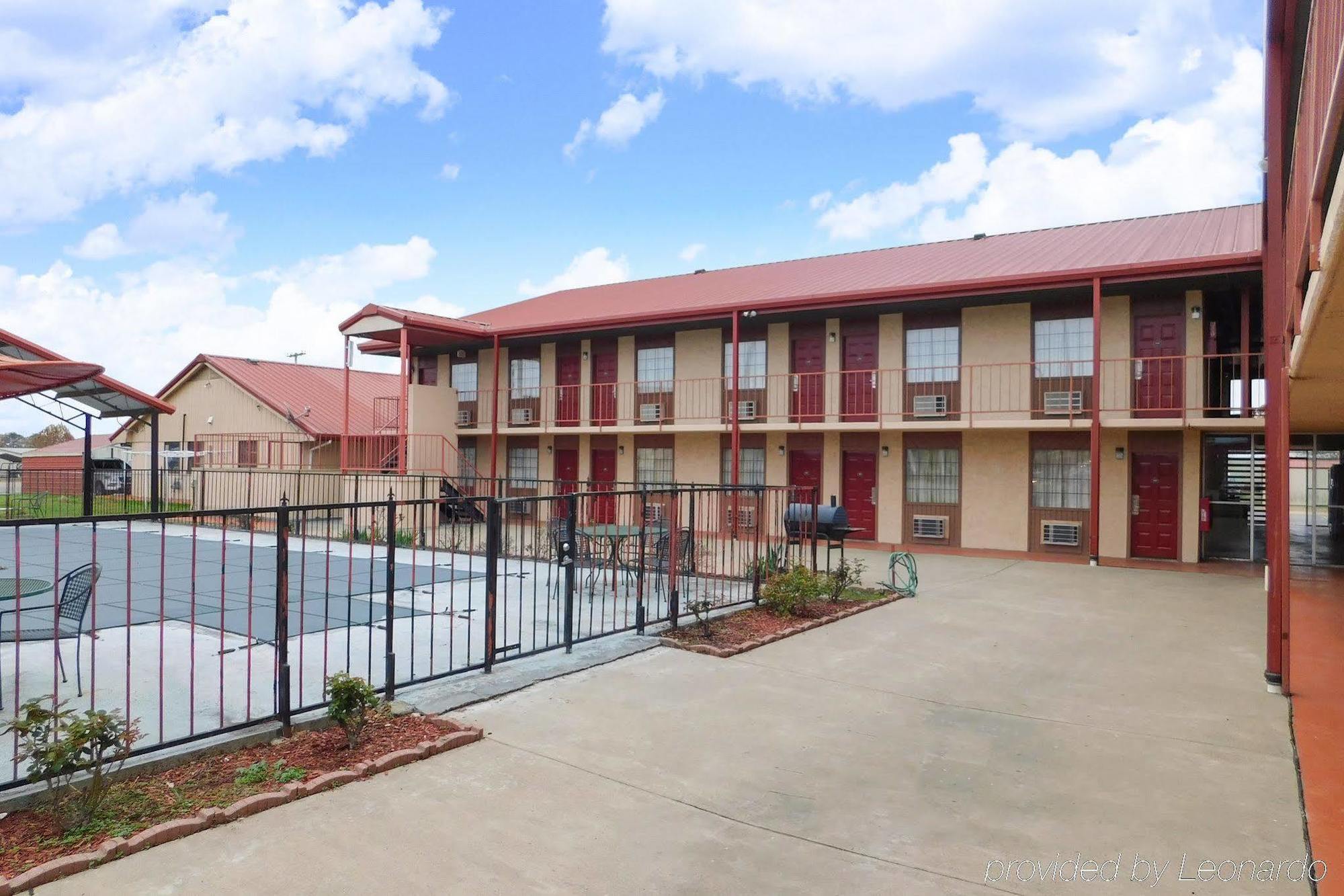 Rodeway Inn Broken Bow-Hochatown Экстерьер фото