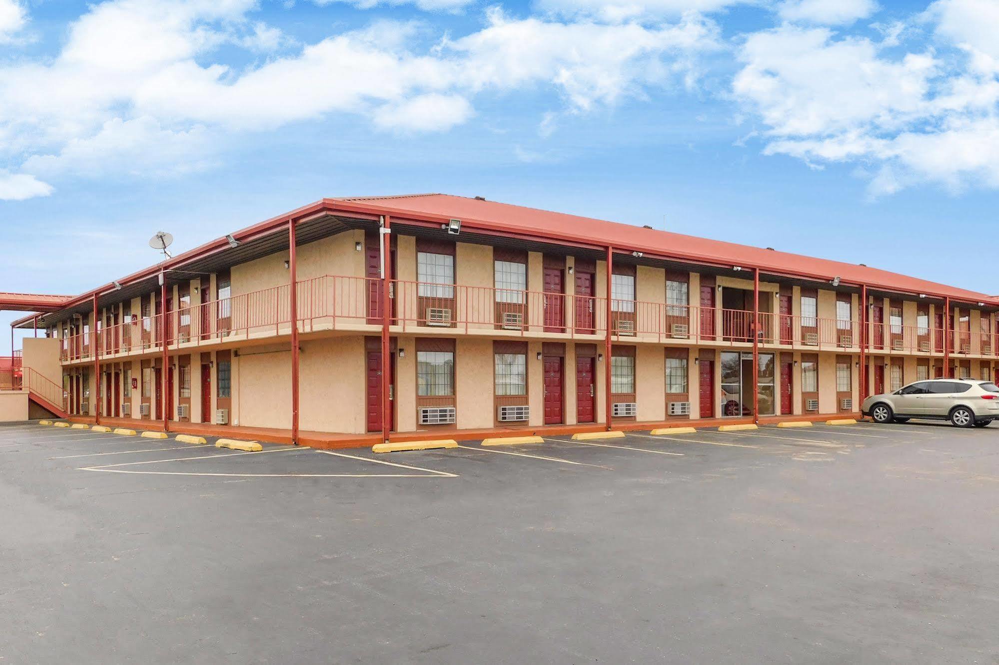 Rodeway Inn Broken Bow-Hochatown Экстерьер фото